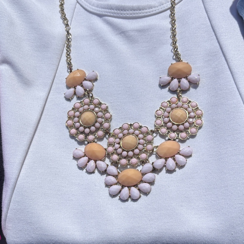 Elegant Gold and Pink Statement Necklace